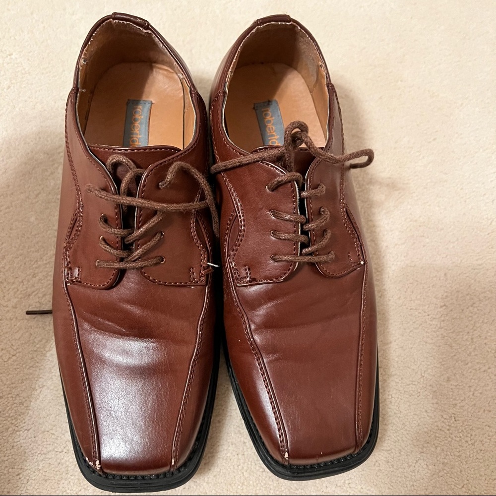 * $6 with $15+ bundle *  Robert David brown dress shoes size 4